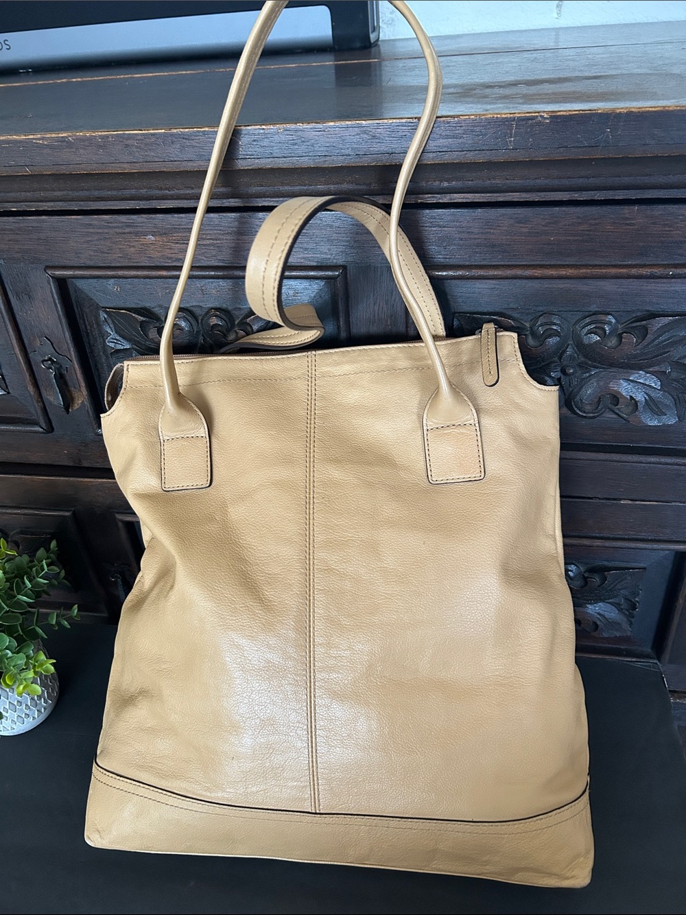 Banana Republic Beige Leather Tote with Turn-Lock Pocket - Picture 5 of 16